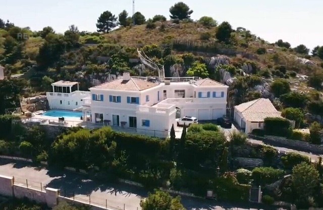 350m2 House - 5 BR – heated pool – quiet surroundings