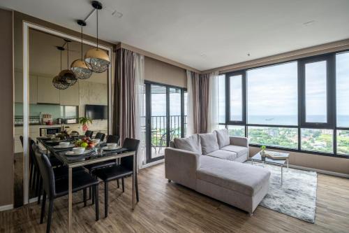 360 Seaview 2BR 22F Sriracha Beach by น้องมังคุด