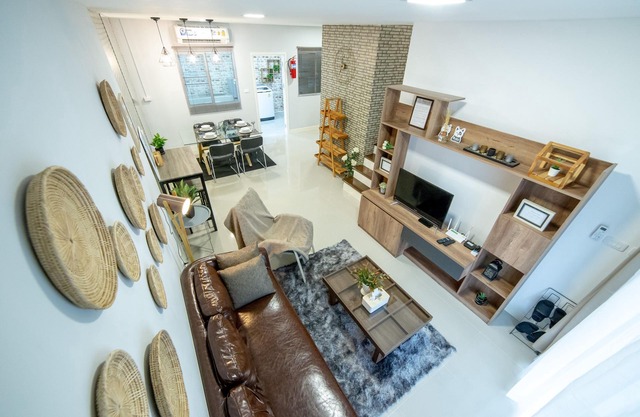 3Bd room townhouse near shopping mall and International school + Free parking