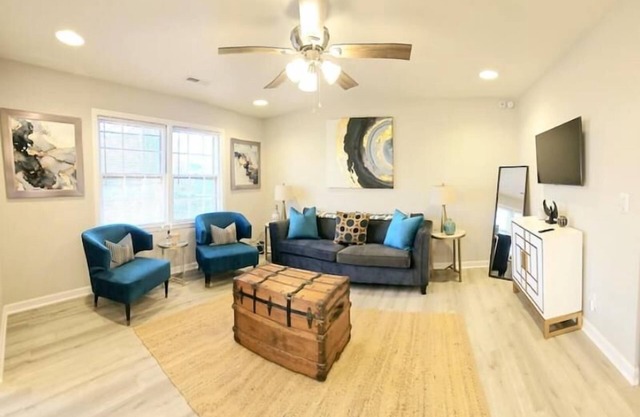 3bdr 2ba home Goose Creek - Close to Charleston Attractions with Large Yard