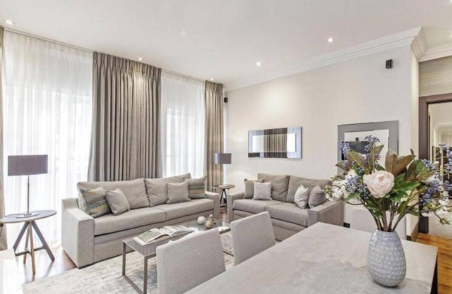 3bedroom deluxe apartment in South Kensington - Spacious for Families & Groups