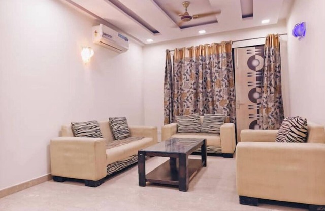 3BHK-Park Facing! Lajpat Market! by HostMyStaynn