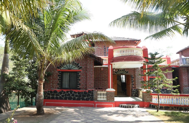 3BHK Villa with Pool in the middle of pure nature