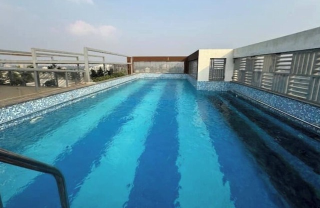 3bhk with Skylounge & pool