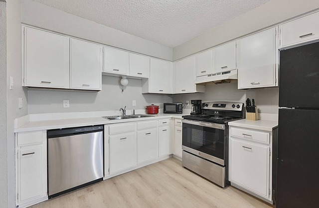 3Br/2Ba Bungalow with Private Patio in Texas A&M