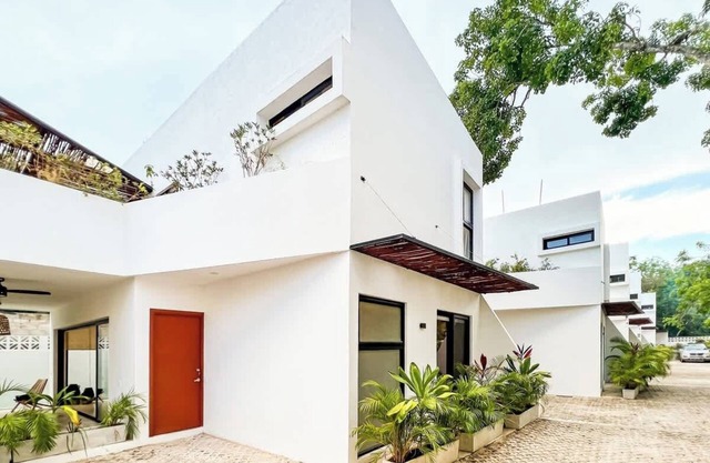 3BR House | Private Pool & Grill, Perfect Location