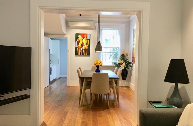 3BR Terrace House in Darling Habour, next to ICC and The Star, Sydney CBD, Free parking