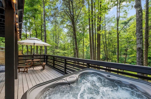 3BR w/Hot Tub+Firepit*Fireplace* Privacy + Quiet!
