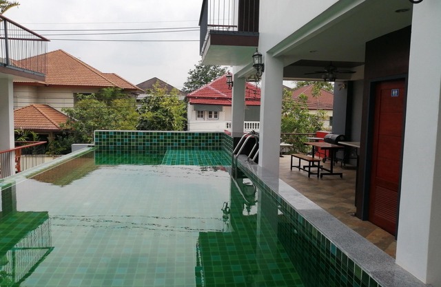 3BRs 5 BathRms with private pool in BKK, 3 km to metro ,9 km to BKK airport