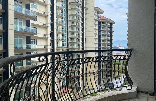 3R Balcony & Wifi Haven