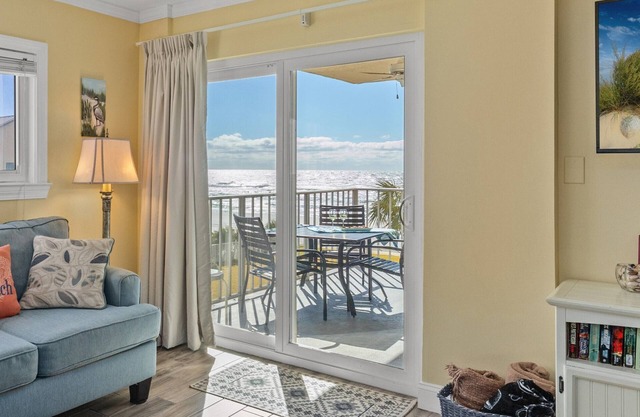 3rd floor Fully Updated 3 Bedroom, 2 bath - Steps to sand and more!