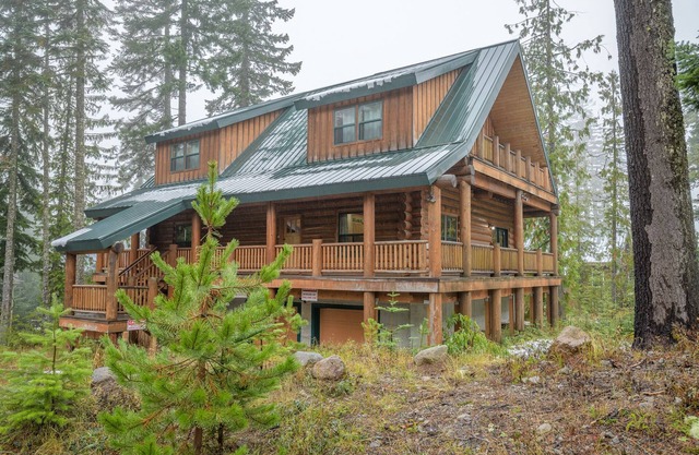 3rd night FREE! stay before 09/28 close to lakes,hiking, skiing