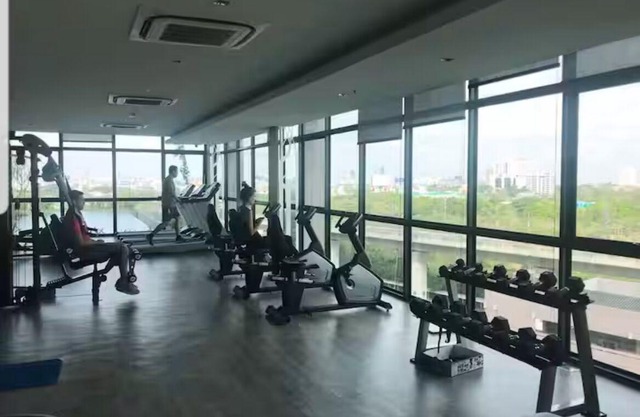 #4 29sqm 1-bedroom condo with pool, fitness, WiFi, AC in Bangkok