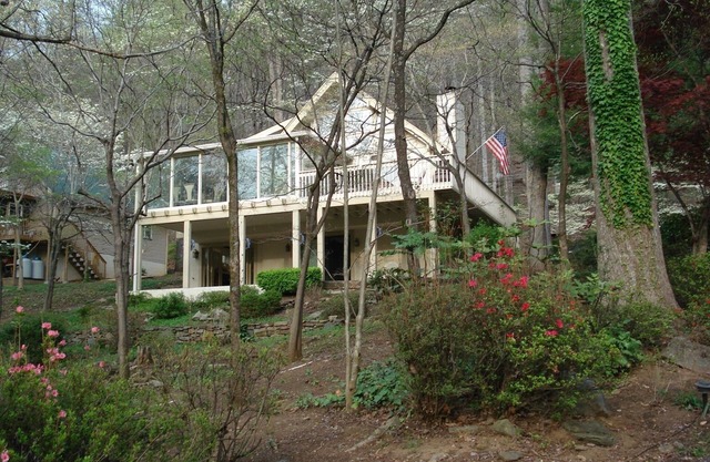 4/4 , 3 story, HOUSE BEAUTIFUL with open floor plan on YOUNG MOUNTAIN