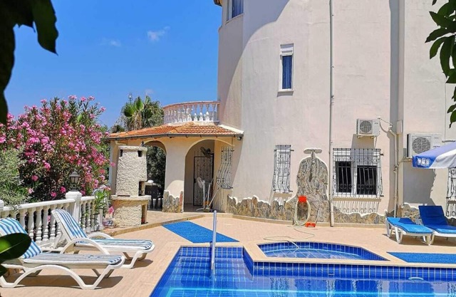 4+4 Villa Private Pool in Avsallar around 10 mins walk to town and beach.