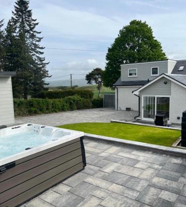 4 Bed cottage with Hot tub