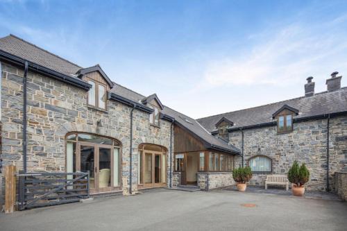 4 Bed in Talybont oc-y32384