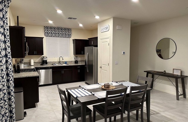 4 bed Modern, Cozy, Efficient North Merced Retreat near hospitals and UC Merced