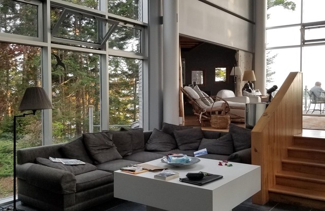 4 Bed (Sleeps 8) persons Vacation Rental with cottage, private dock and beach.