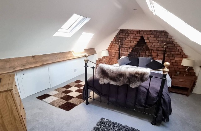 4 Bed Townhouse-Sleeps 7-Garden-Pets-Valley View