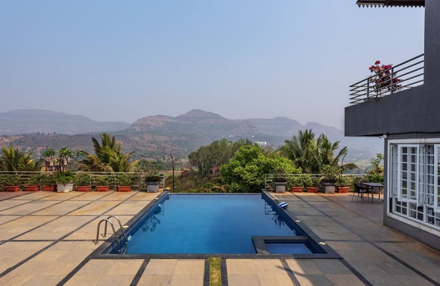 4 Bed Villa - Sleeps 8 - Private Pool - Mtn Views