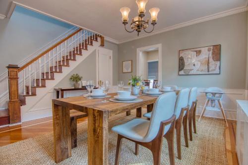 4 bedroom, 2 bath, King Beds, Outdoor Space, Grill, Parking, Near Prospect Park