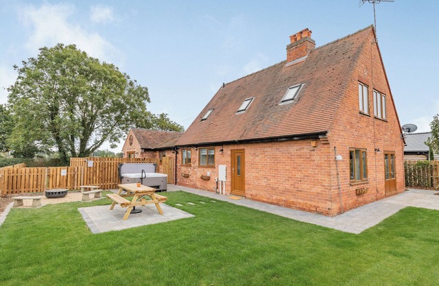 4 bedroom accommodation in Church Broughton, near Derby