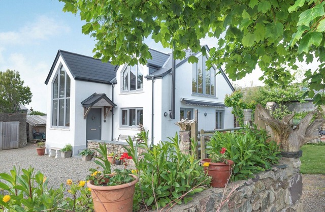 4 bedroom accommodation in St Davids