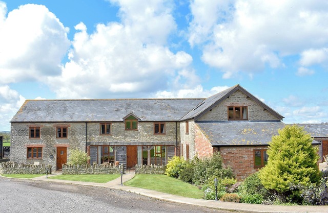 4 bedroom accommodation in Leigh, near Sherborne