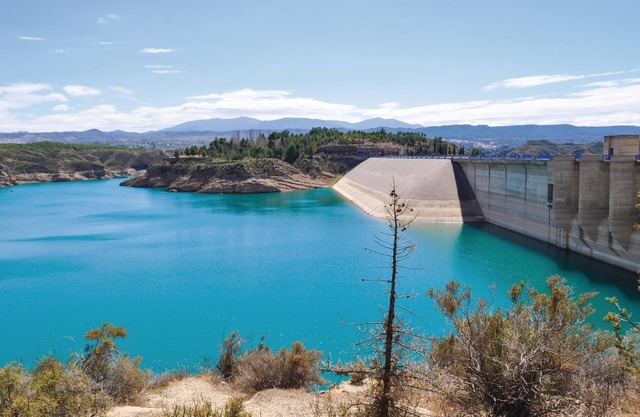 4 bedroom accommodation in Fontanar