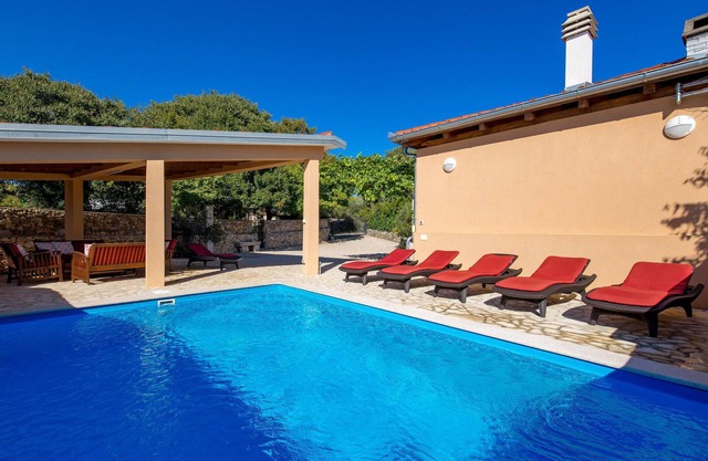 4 bedroom amazing home in Garica