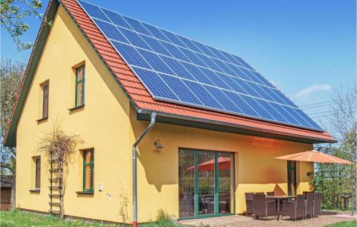 4 Bedroom Awesome Home In Woldegk