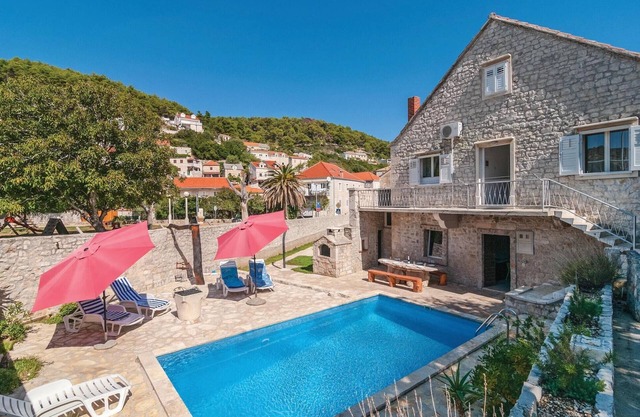 4 bedroom beautiful home in Pucisca