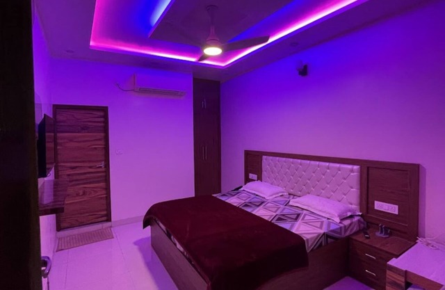 4-bedroom bed & breakfast in charming Farrukhabad with WiFi, AC