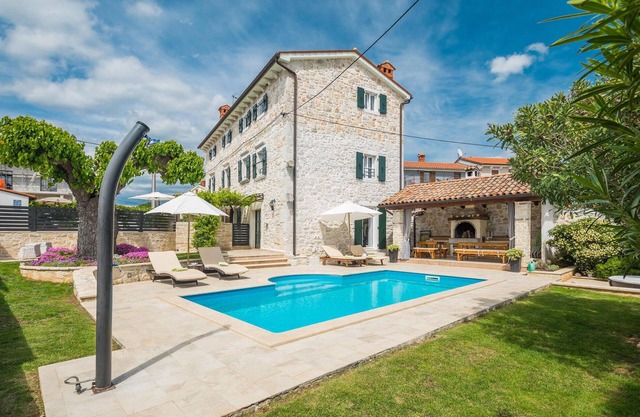 4 bedroom cozy home in Dracevac