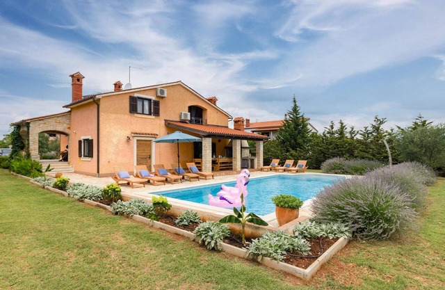 4 bedroom cozy home in Pula