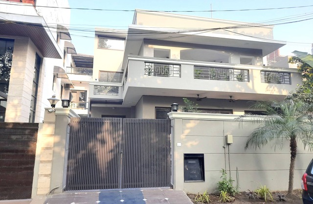 4 bedroom Duplex Villa Opp to Galleria Market DLF Phase 4 | Harmony Suites, GGN