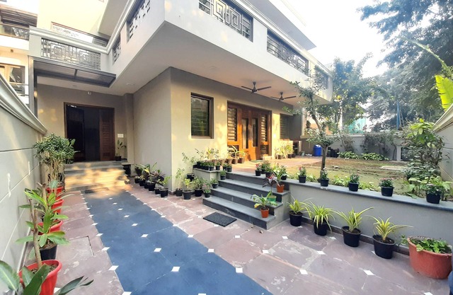 4 Bedroom Duplex Villa Opp to Galleria Market, DLF Phase 4