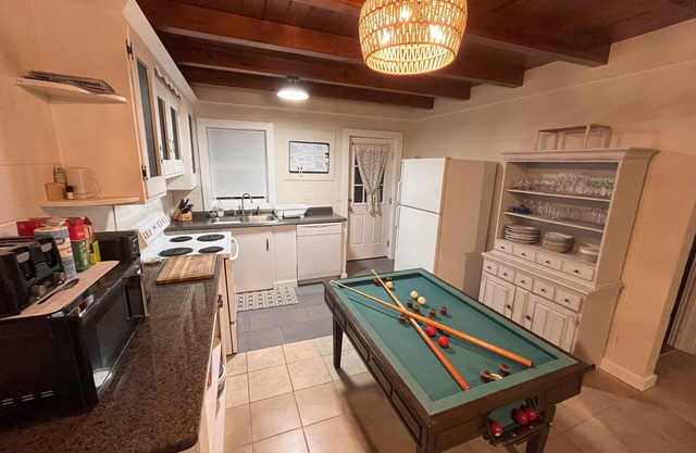 4-bedroom house in Nth Myrtle with amazing front porch & plenty of Boat Parking!