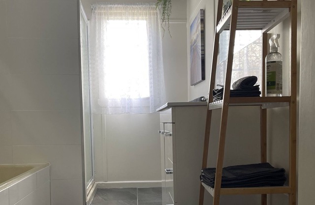 4 bedroom home sleeps upto 10