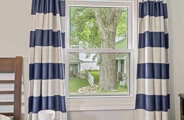 4-bedroom house in brilliant Clear Lake with AC, WiFi. Enjoy your stay