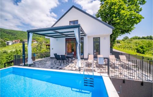 4 Bedroom Nice Home In Ivancici