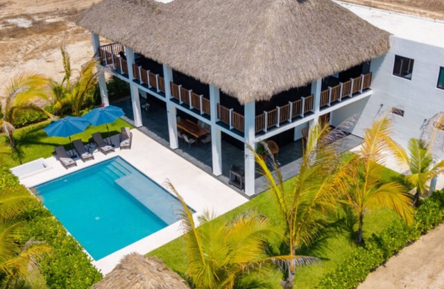 4-bedroom villa in fabulous Puerto Escondido with AC, WiFi, private pool.