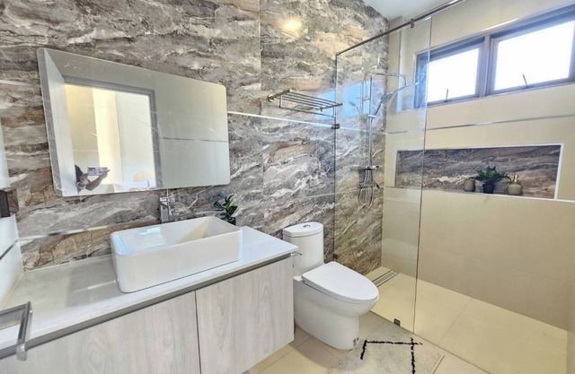 4-bedroom villa in beautiful Pattaya with AC