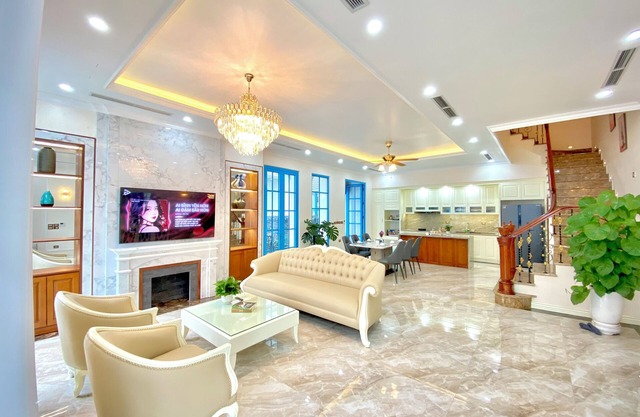 4-bedroom villa near the beach in Hạ Long