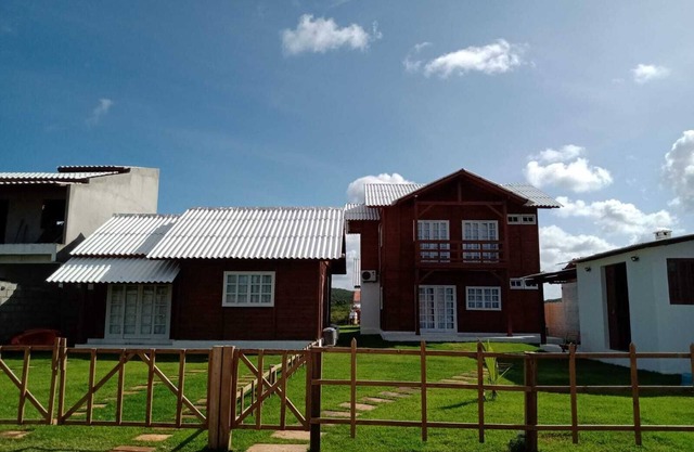 4-bedroom wooden house in Recanto Arvoredo in Subaúma, Linha Verde - Bahia