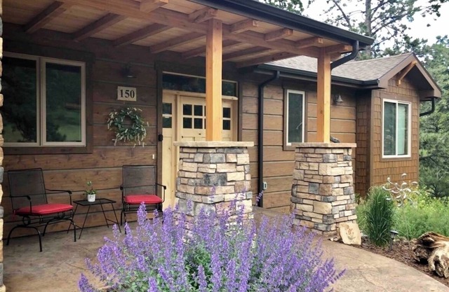 4 bedrooms 3 bath close to downtown and RMNP- beautiful!