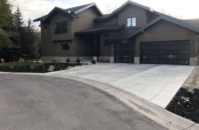 4 BR NEWLY FURNISHED HOME- approx. 5 mins away from PARK CITY & CANYONS RESORTS