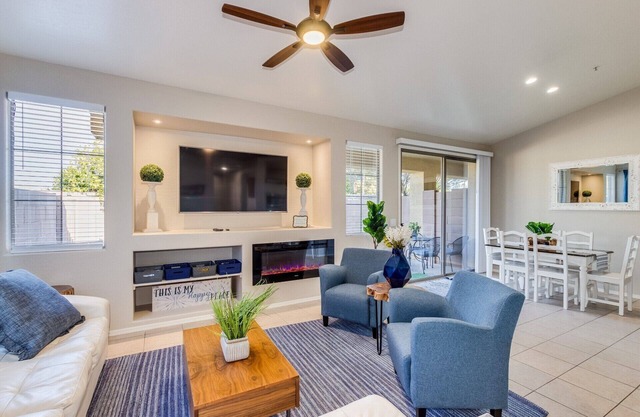 4 homes next to each other in Golf Course Gated Community for Large Groups!