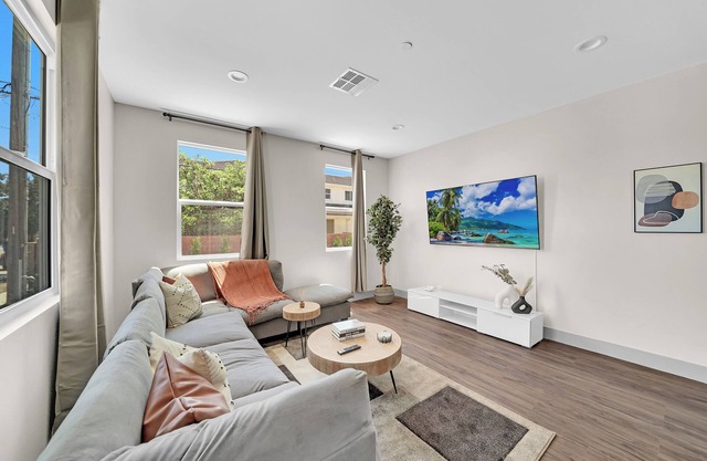4 Master Bedroom Spacious Central House
